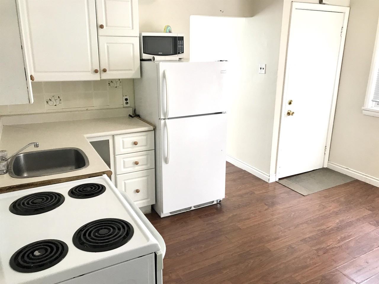 1012 Sherburn St, Winnipeg, MB R3E 2M6 2 Bedroom Apartment for 1,250