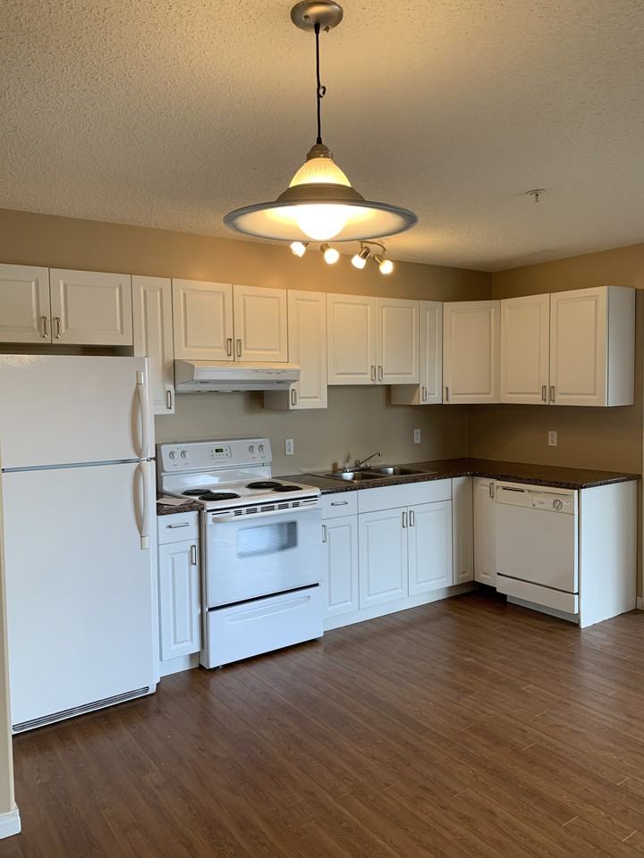 Parkdale Manor Apartments 8117 114 Ave Nw, Edmonton, AB T5B 0C1 Zumper