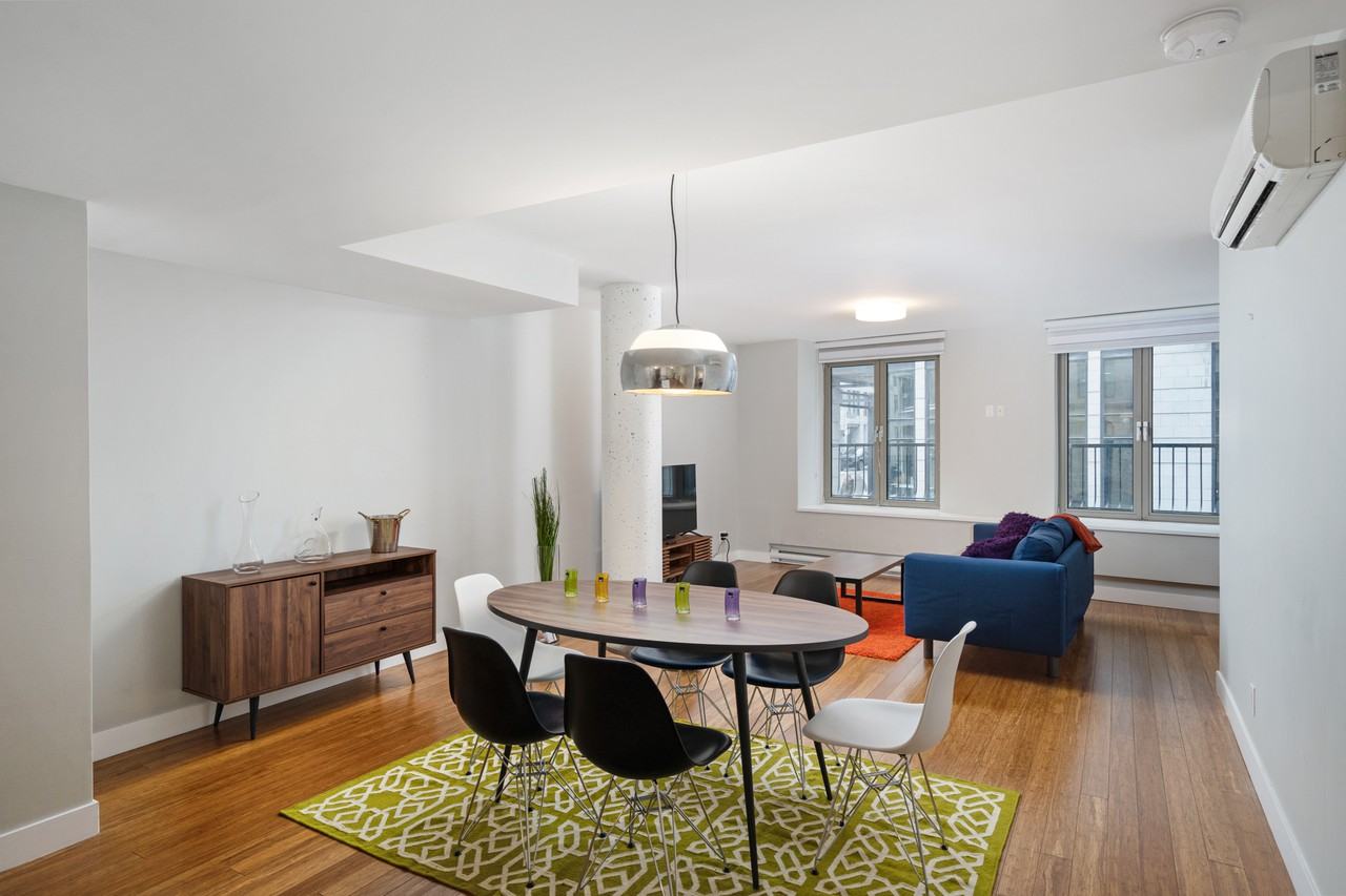405 Rue NotreDame Est RC3, Montréal, QC H2Y 1C9 1 Bedroom Condo for