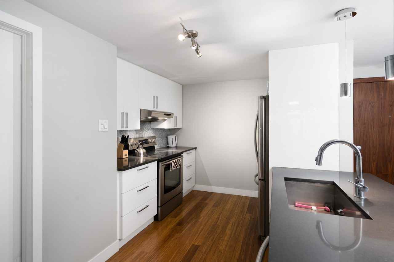 405 Rue NotreDame Est RC3, Montréal, QC H2Y 1C9 1 Bedroom Condo for