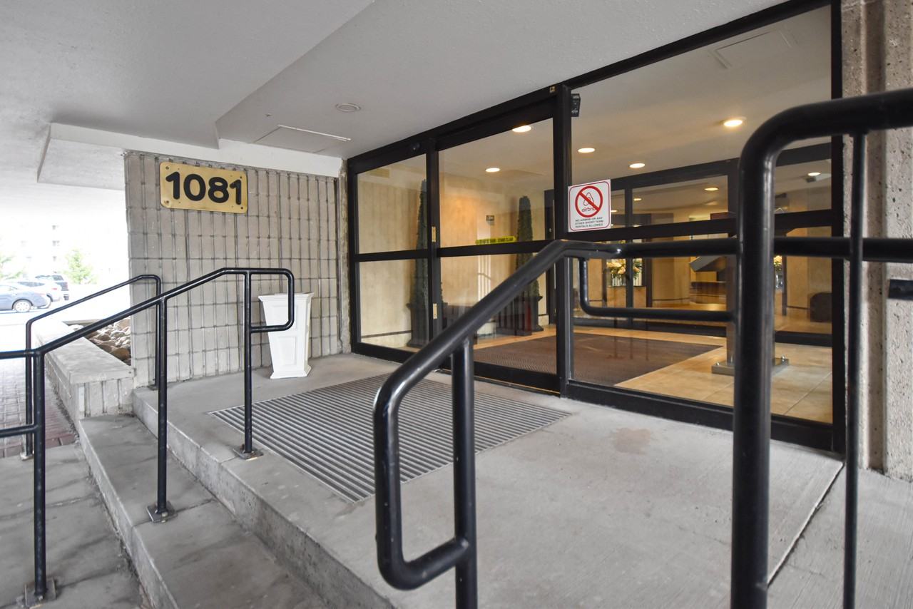 1081 Ambleside Drive Apartments 1081 Ambleside Dr, Ottawa, ON K2B 8C8