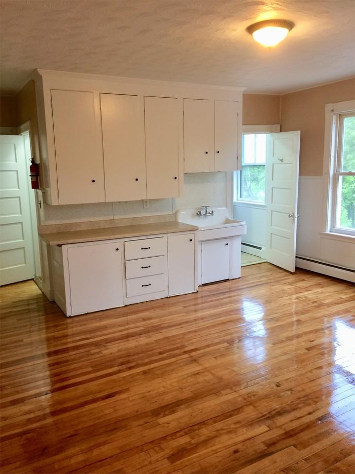 169171 Oxford St. 171 1713, Lewiston, ME 04240 3 Bedroom Apartment