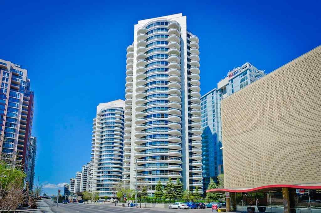 1 BEDROOM CONDO + DEN Apartments 1078 Mcleod At Riverwest, Calgary