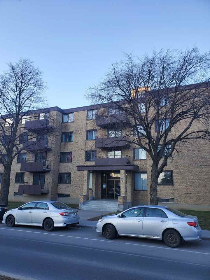 1215 AlexisNihon Apartments 1215 Boulevard AlexisNihon, Montréal