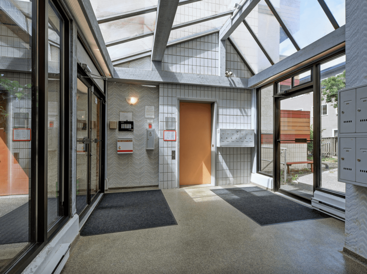 Wellington Court Apartments 2140 Cadboro Bay Rd, Oak Bay, BC V8R 5G7