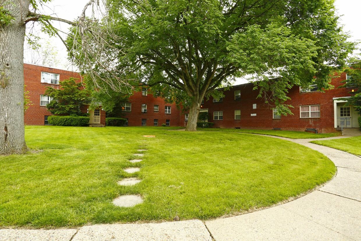 Alvern Gardens Apartments 1000 Vermont Ave, Castle Shannon, PA 15234