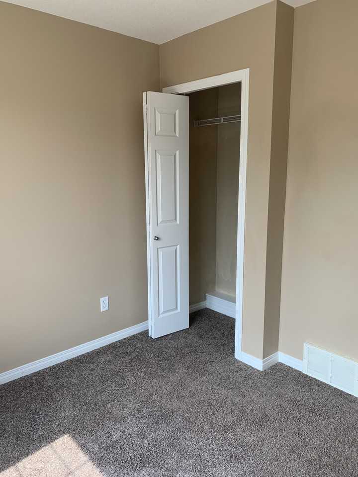 Bridgeport Manor Apartments 178 Bridgeport Blvd, Leduc, AB T9E 8S8