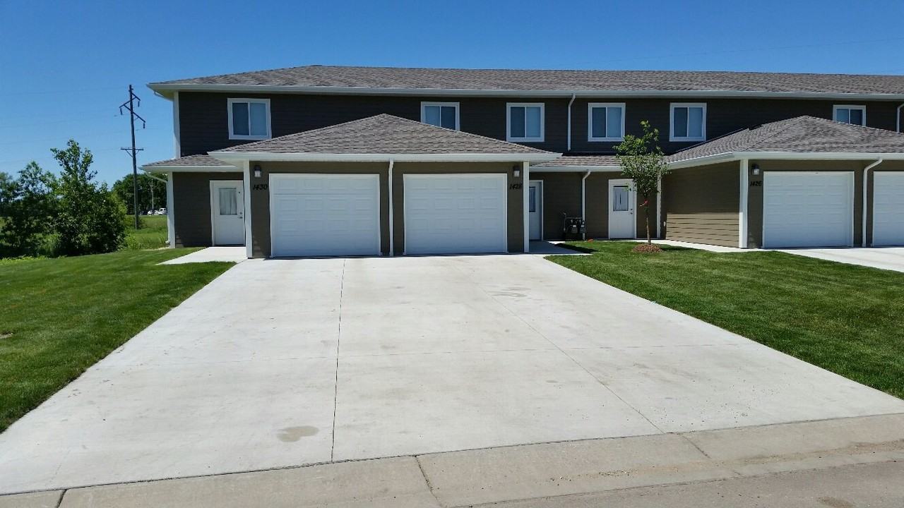 Wedgewood Cove Townhomes Apartments 1458 Wedgewood Drive 1484