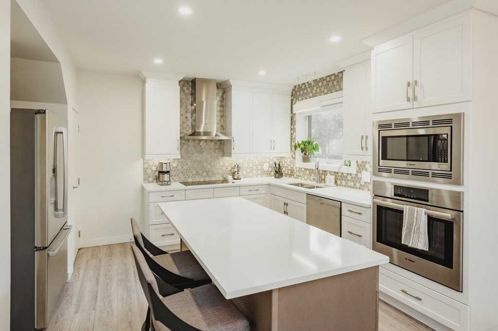 99 Kenaston Boulevard, Winnipeg, MB R3N 1T8 3 Bedroom House for 3,395