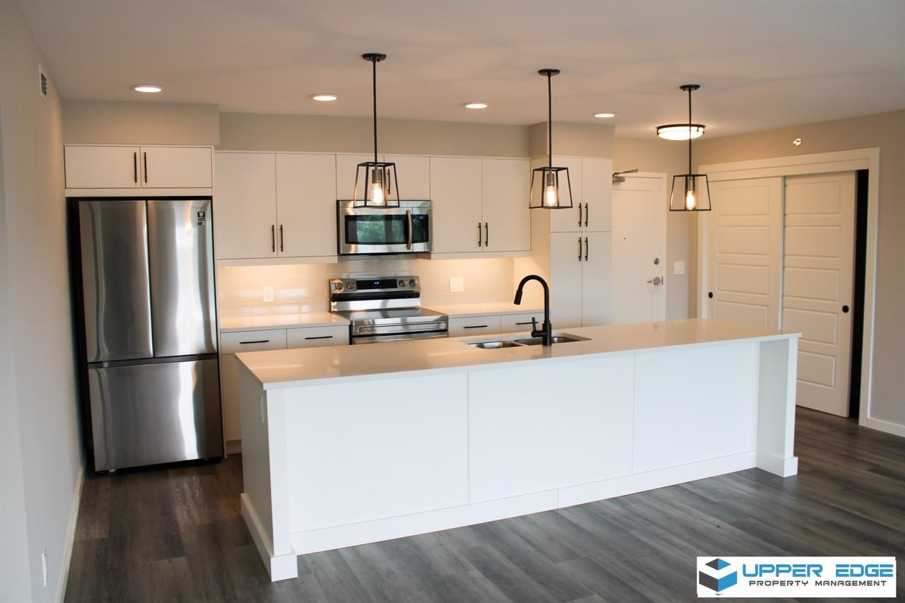 545 415545 Dale Blvd, Winnipeg, MB R3R 3Y9 3 Bedroom Apartment for