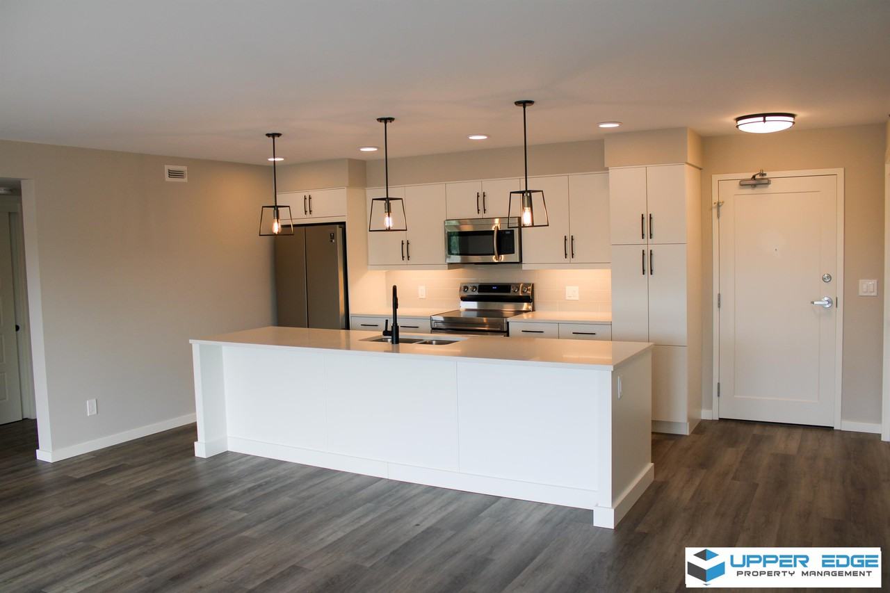 545 415545 Dale Blvd, Winnipeg, MB R3R 3Y9 3 Bedroom Apartment for