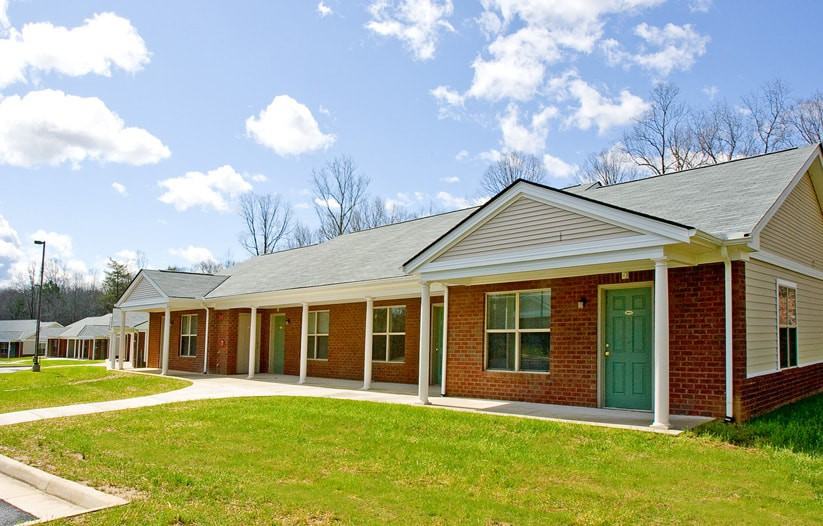 Parc Crest Apartments 900 Poplar Forest Road, Farmville, VA 23901