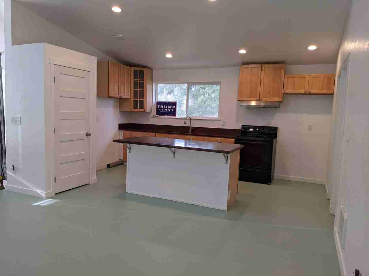 Carriage House Apartment Apartments 9999 Happy Valley Road 2, Sequim