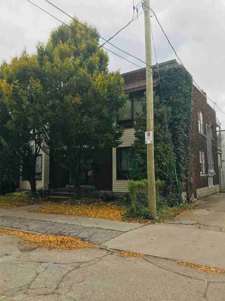 977 Marentette Ave Apartments in Walkerville, Windsor, ON N9A 2A2 Zumper