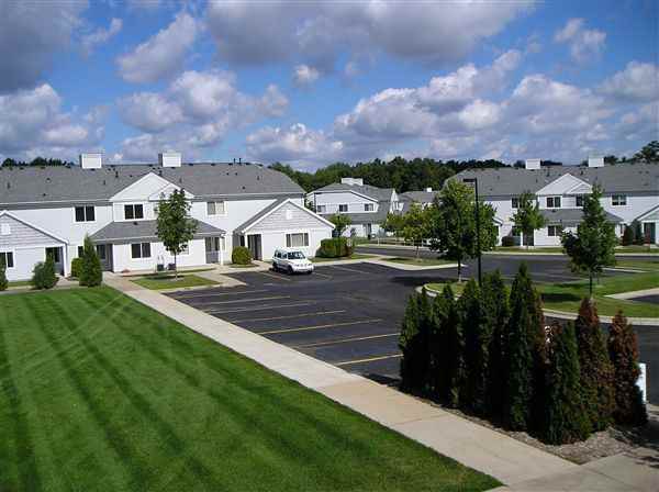 Pinehurst Townhomes Apartments 6740 Andover Dr, Kalamazoo, MI 49009
