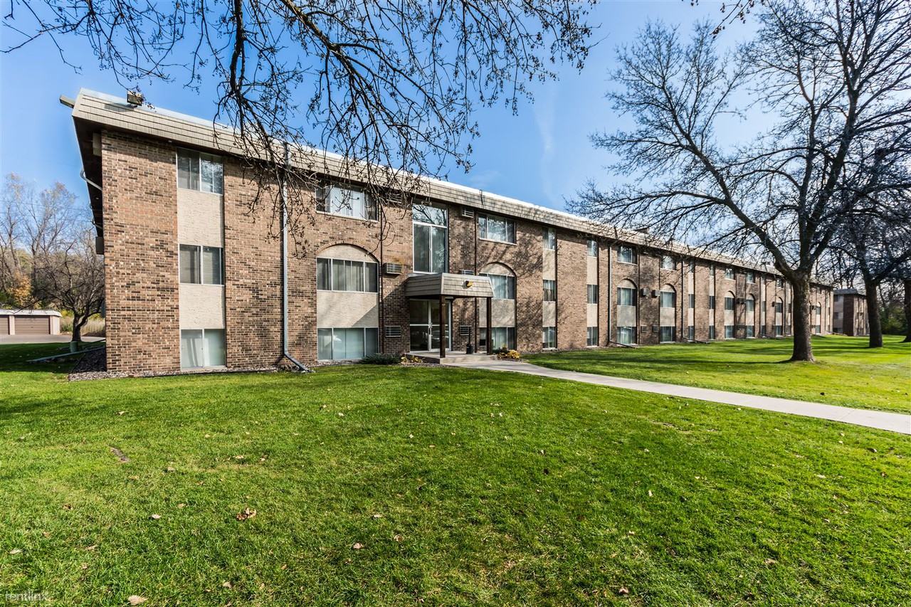 Rose 8 Estates Apartments 3050 Old Highway 8, Arden Hills, MN 55113