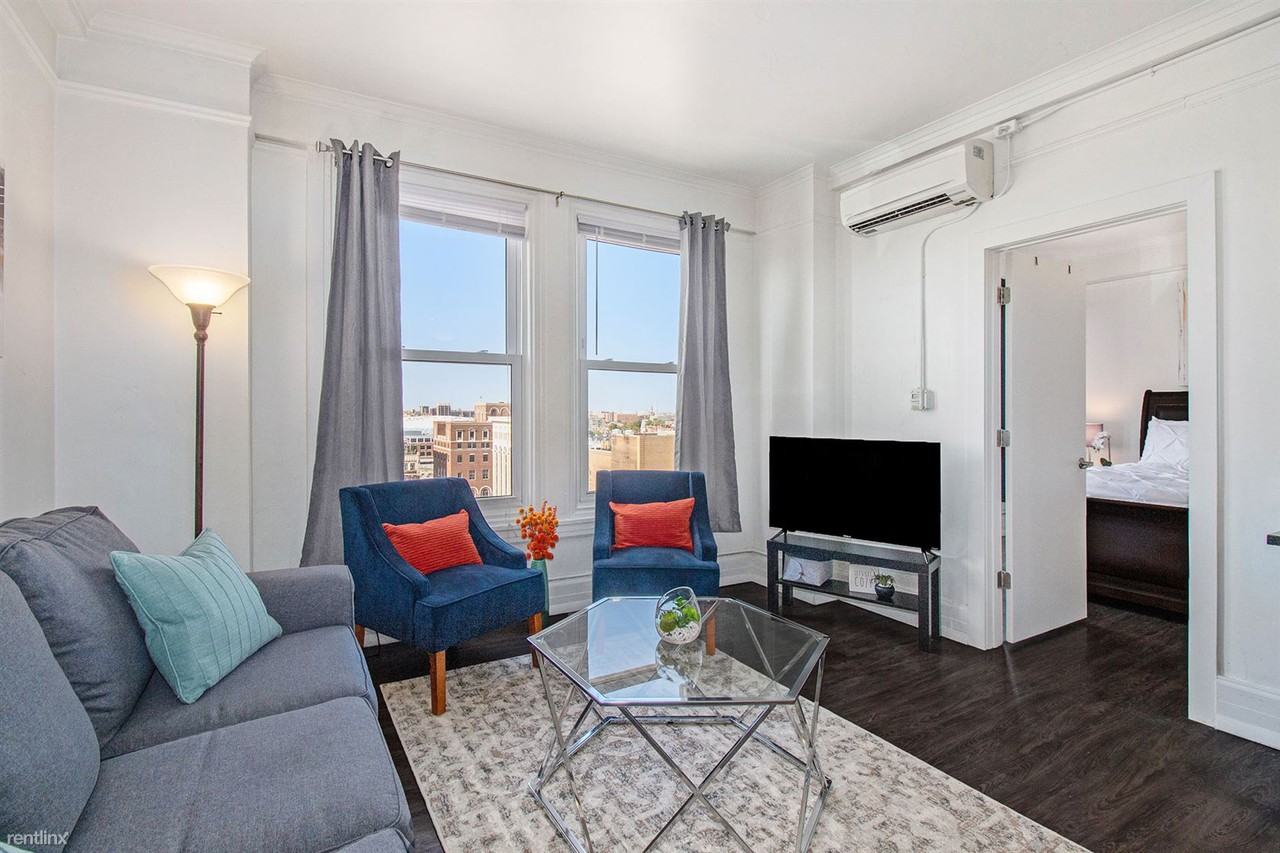 Detroit FlexLease/Furnished Briggs Houze Apartments 114 W Adams