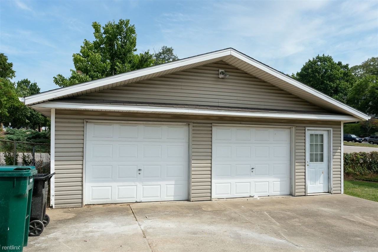 2303 Ashland Ave Apartments in East Walnut HIlls, Cincinnati, OH 45206