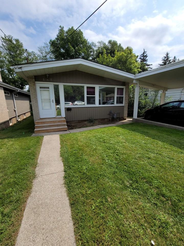 247 Emerson St Apartments in Ainslie Wood East, Hamilton, ON L8S 2Y5