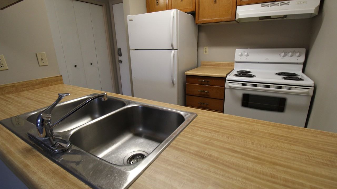 Chinook Place Apartments 626 57 Ave Sw, Calgary, AB T2V 0H4 Zumper