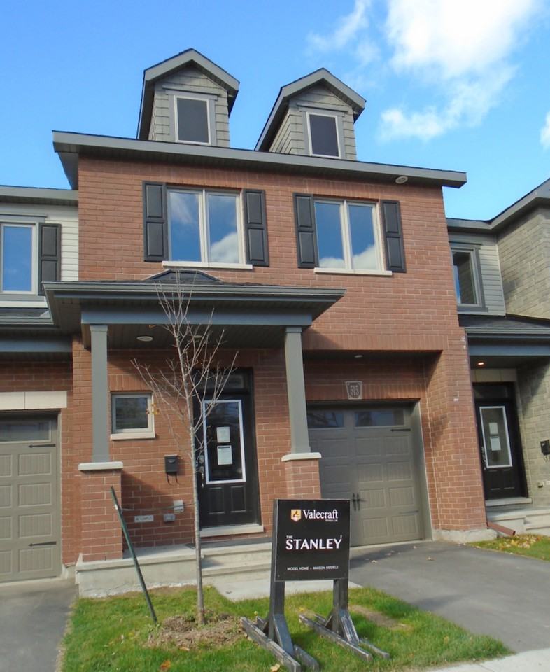 Deerfield Village 2 Apartments 522 Fawn Valley Private, Ottawa, ON