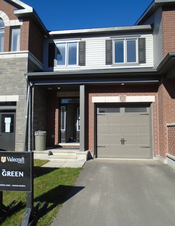 Deerfield Village 2 Apartments 522 Fawn Valley Private, Ottawa, ON