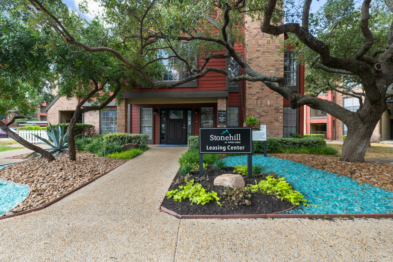 Stonehill at Pipers Creek Apartments 7940 Pipers Creek St, San