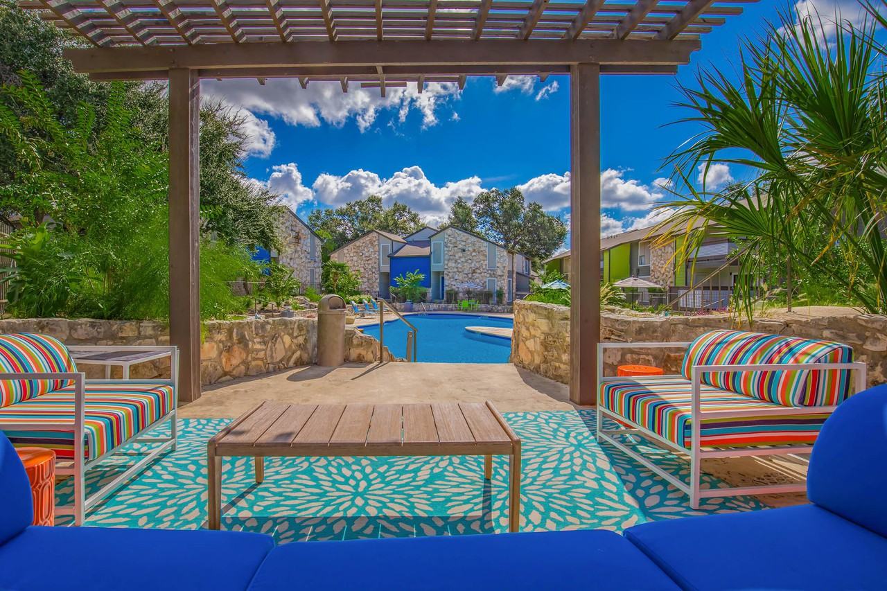 z111122The Escapade Apartments 7600 Blanco Rd, San Antonio, TX