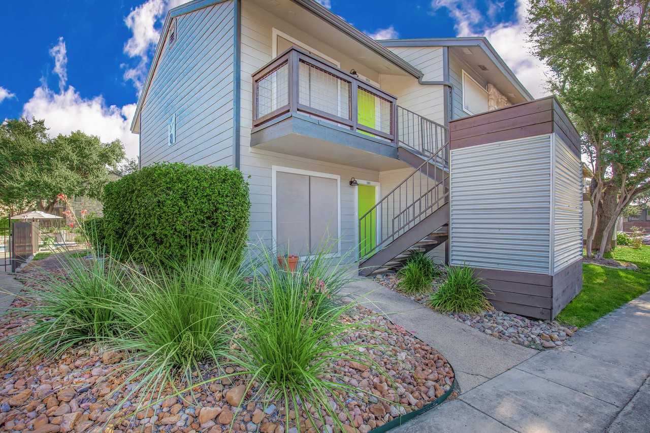 z111122The Escapade Apartments 7600 Blanco Rd, San Antonio, TX