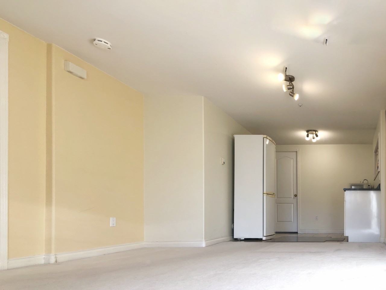 2976 E 43rd Ave, Vancouver, BC V5R 2Z3 1 Bedroom Apartment for 1,650