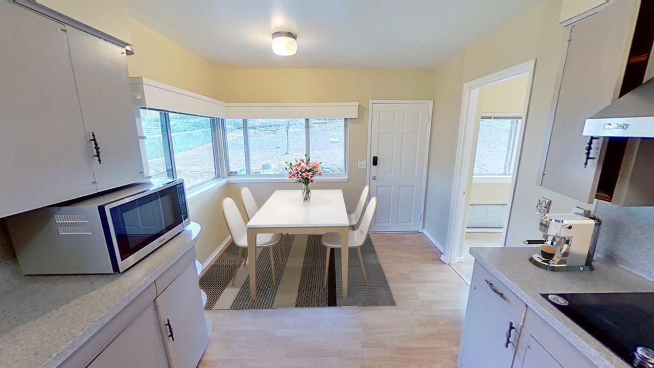 Spacious Columbia City home near Hitt's Hill Park Apartments in Seattle