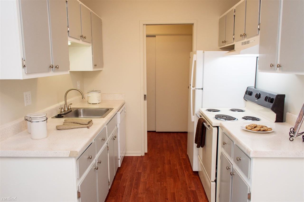 Belleville Pointe Apartment Homes Apartments 46020 Lake Villa Dr