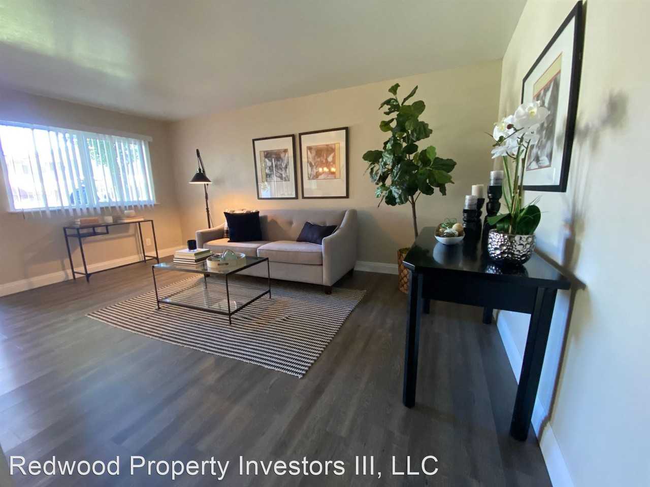 Renovated Apartments at Oak Plaza Apartments on 2512 Edison Avenue