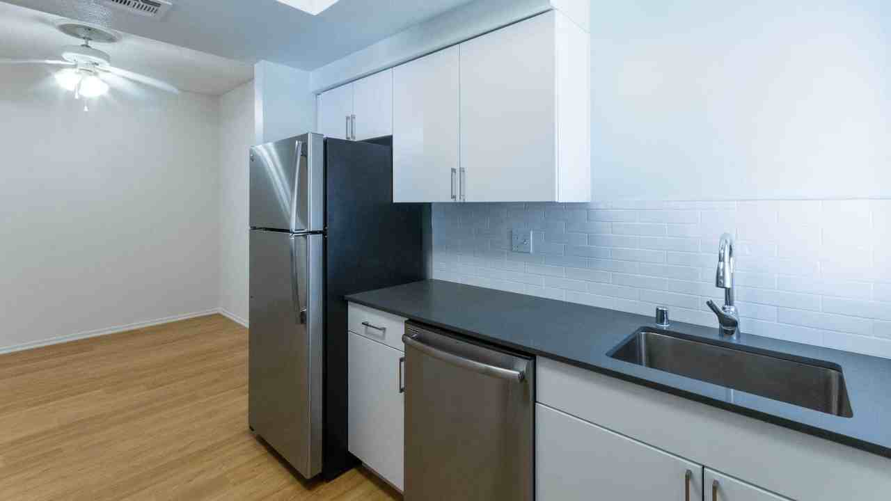 Northglen Apartments 23516 Magic Mountain Pkwy, Valencia, CA 91355