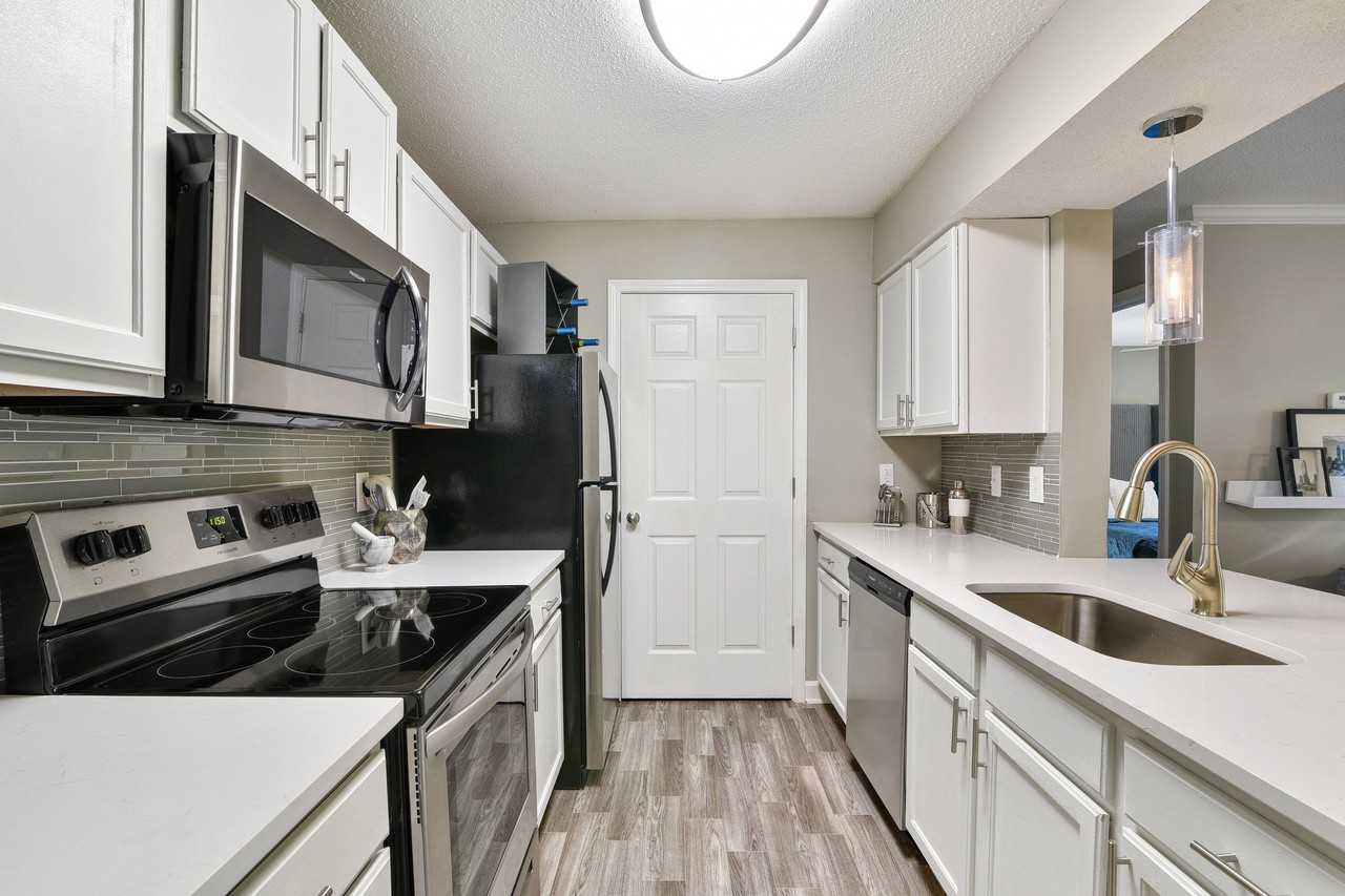 Halston Riverside Apartments 1000 Duluth Hwy, Lawrenceville, GA 30043