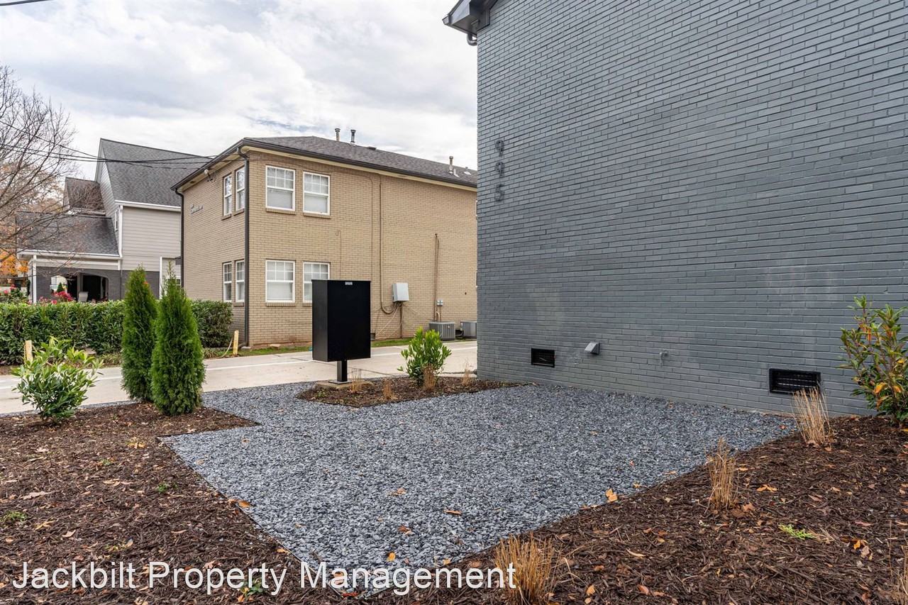 1 bedroom luxury apartments AMAZING VIRGINIA HIGHLANDS LOCATION! Steps