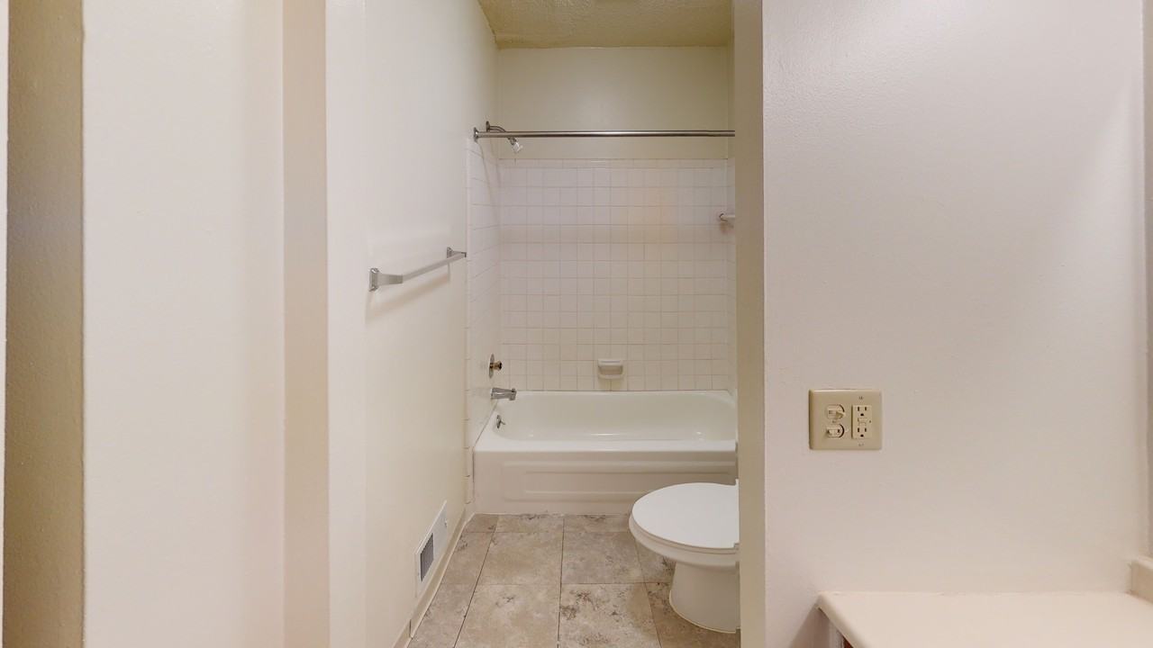 Bridgewood Apartments 25891 Bridgewood Ln, Flat Rock, MI 48134 Zumper