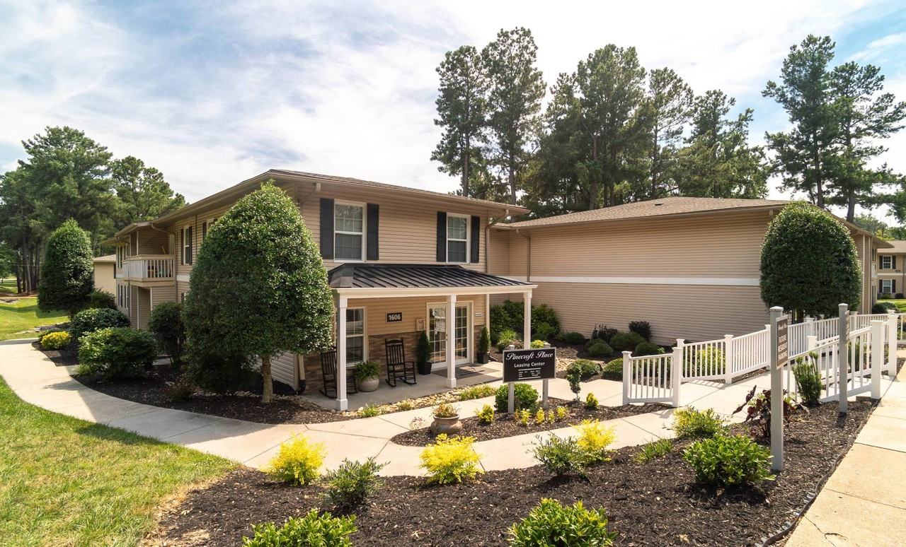 Retreat at Copper Creek Apartments 1606 Pinecroft Rd, Greensboro, NC
