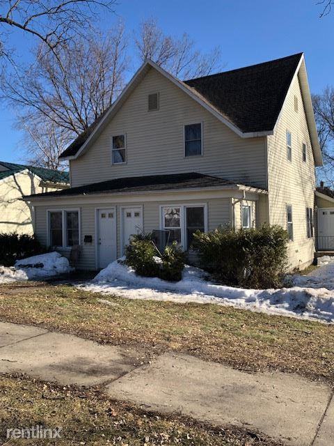 324 W Main St Apartments in Madelia, MN 56062 Zumper