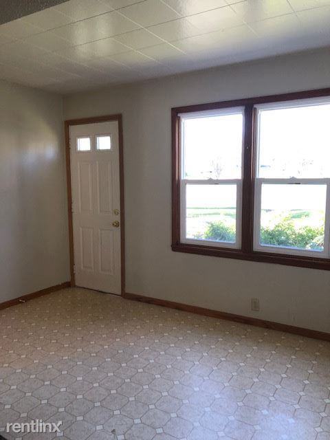 324 W Main St Apartments in Madelia, MN 56062 Zumper