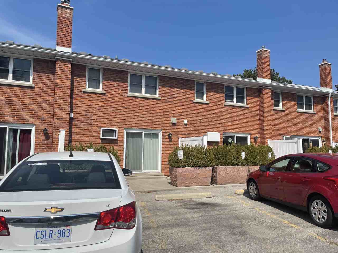 Manor Townhomes Apartments 646 Indian Rd N, Sarnia, ON N7T 7G8 Zumper