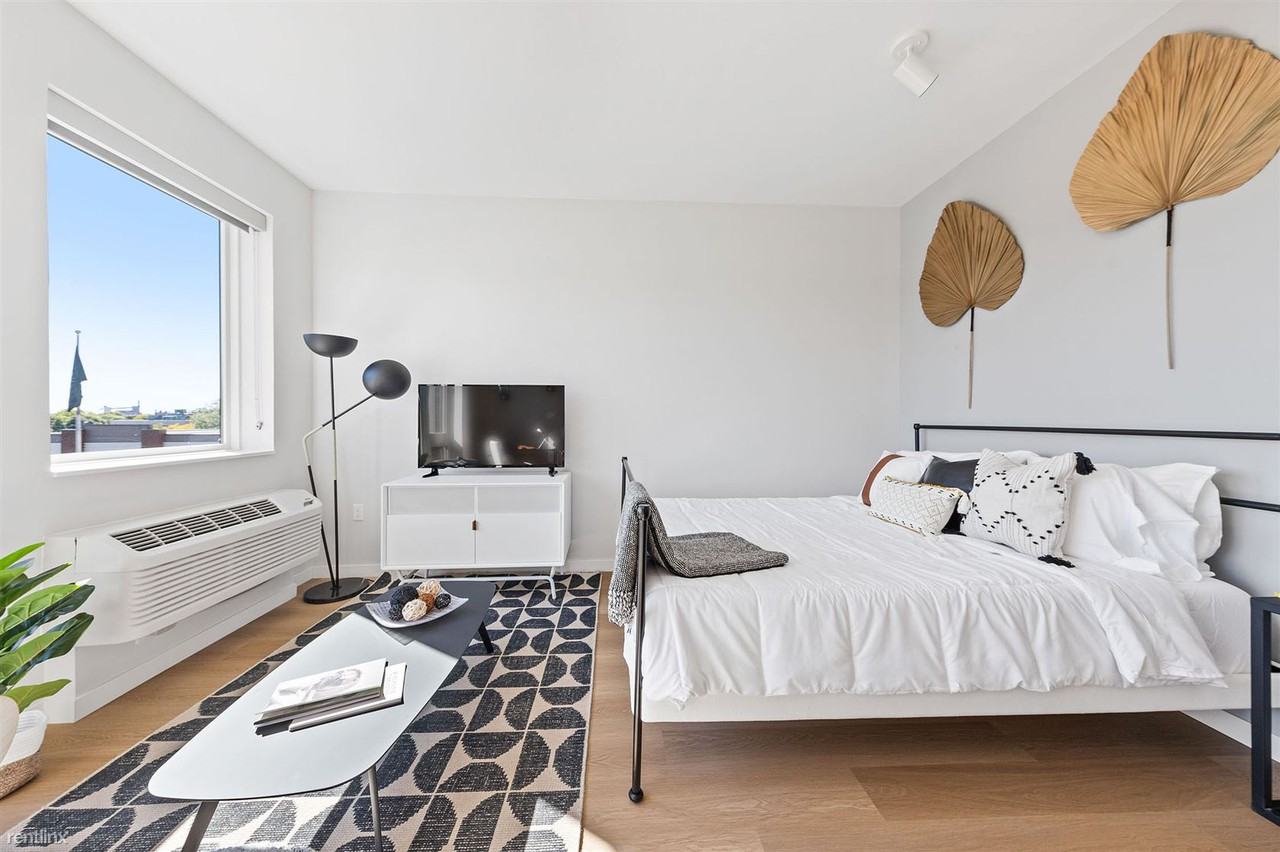 Smith Ave N and Ramsey St Apartments in West Seventh, St. Paul, MN