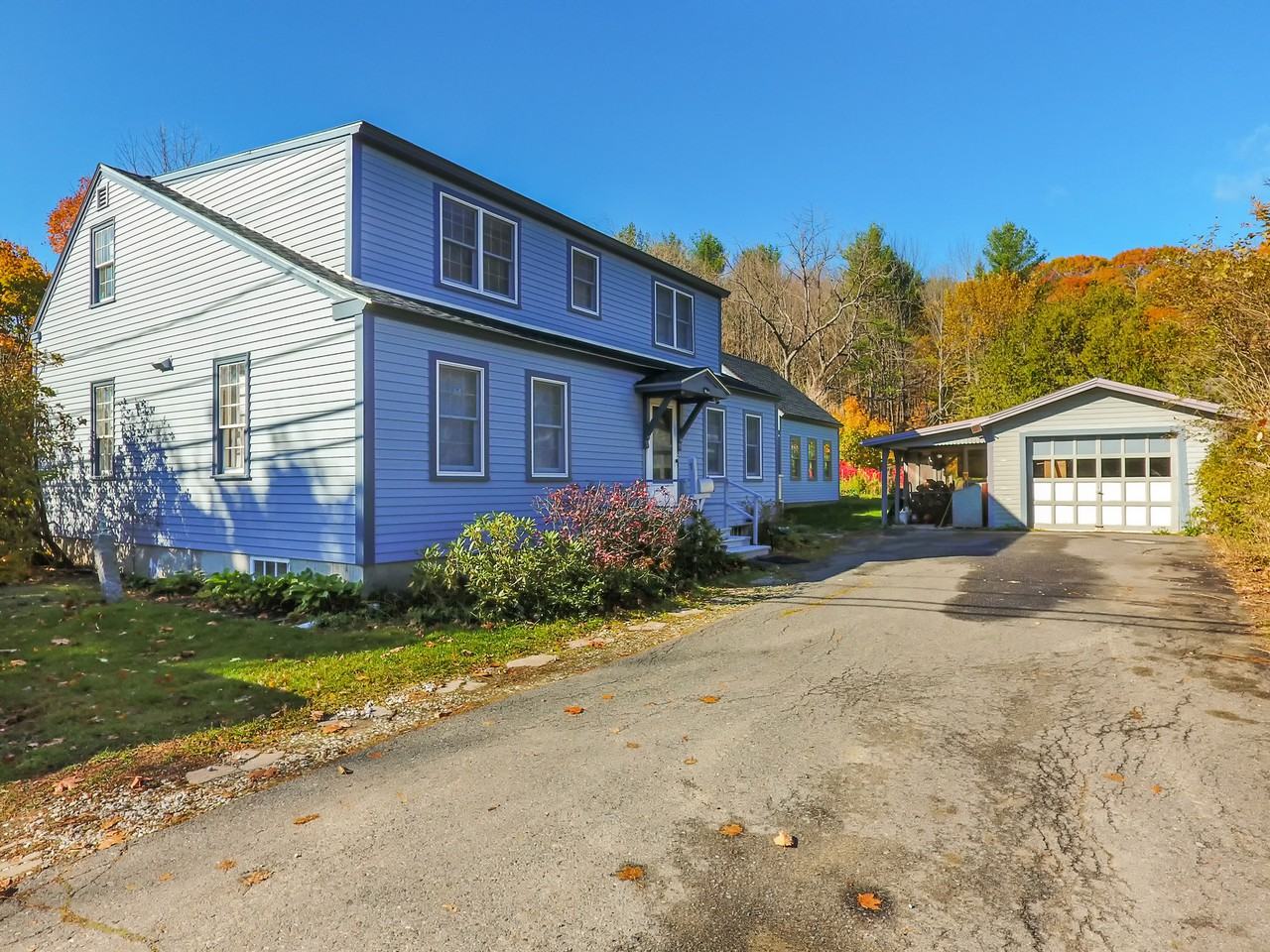 7 Warren Street Gable room, Hallowell, ME 04347, US 2 unit Rentals