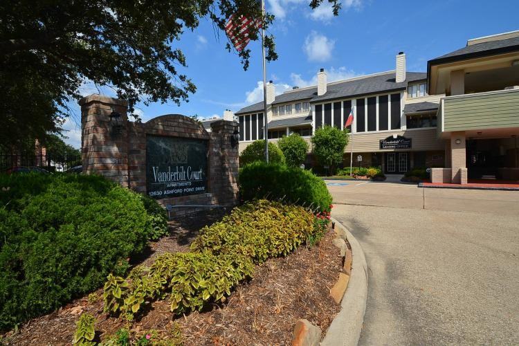 Vanderbilt Court Apartments 12630 Ashford Point Dr, Houston, TX 77082