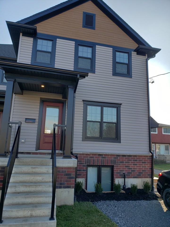 15 Bloomfield Avenue 2, St. Catharines, ON L2P 1W8 1 Bedroom Apartment