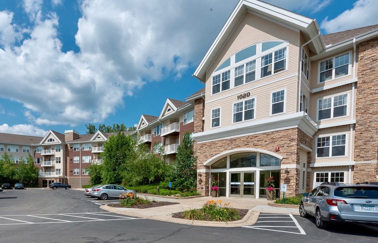 Stone Creek at Medicine Lake Apartments 1020 W Medicine Lake Dr