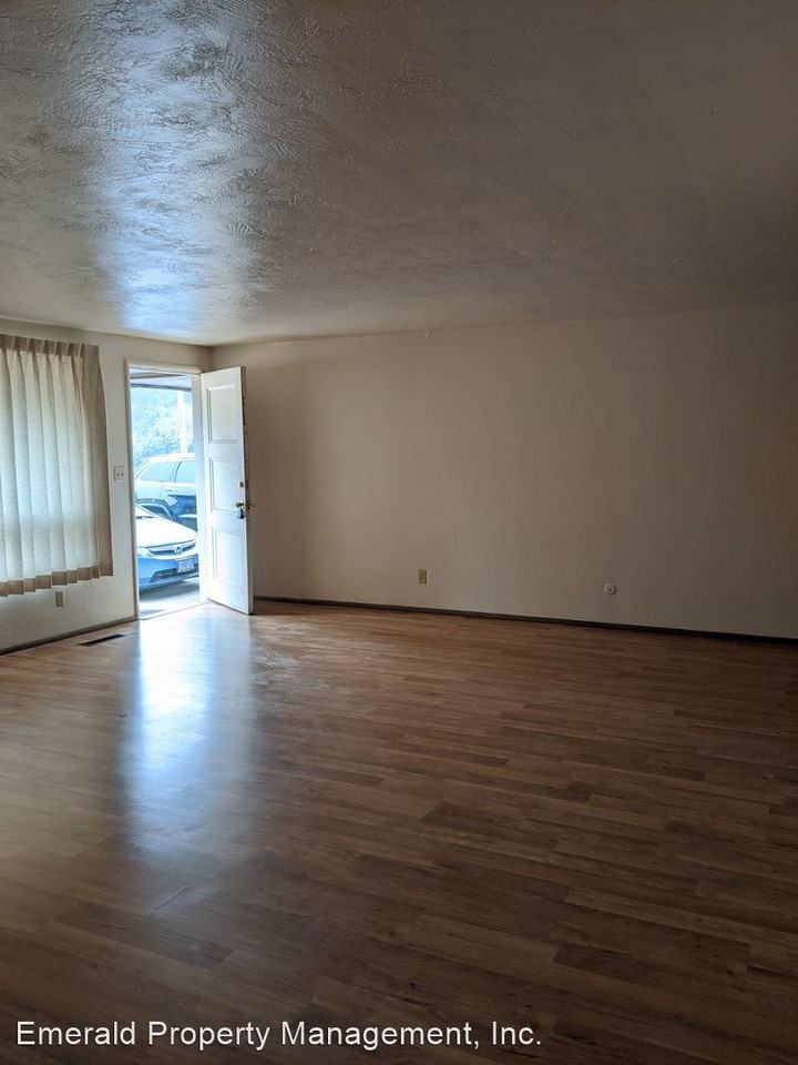 240/242 Hunsaker Lane Apartments in Santa Clara, Eugene, OR 97404 Zumper