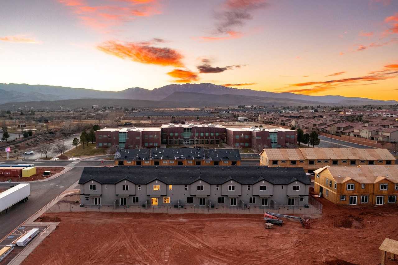 Desert Village Townhomes Apartments 2540 2540 Lava Lane, Unit 39 