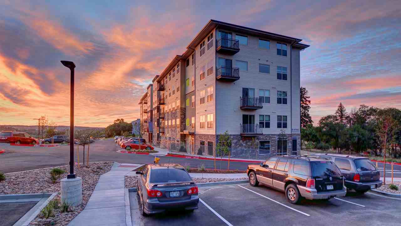 Lookout on Cragmor Student Housing Apartments 10 Cragmor Village Rd