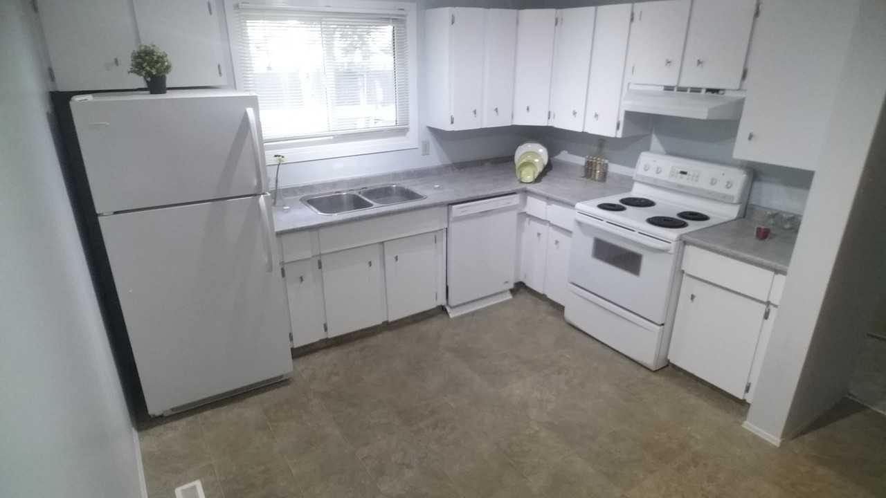 Kaskitayo Court Apartments 111 Kaskitayo Crt Nw, Edmonton, AB T6J 3T3